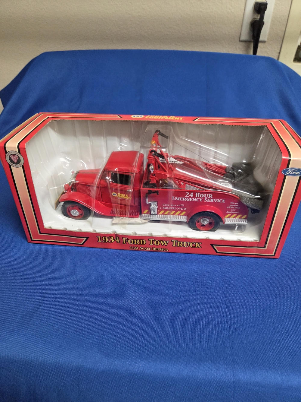 1934 Red Ford Tow Truck V8 Engine Crown Jewels NAPA Tools 1:24 Bank